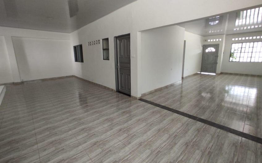 Casa Esquinera en Granjas Av 26