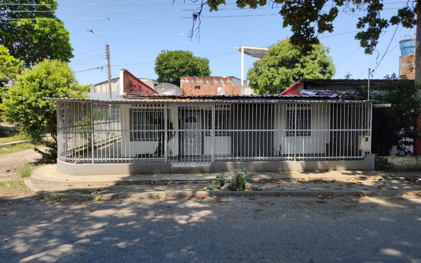 Casa Esquinera en Granjas Av 26