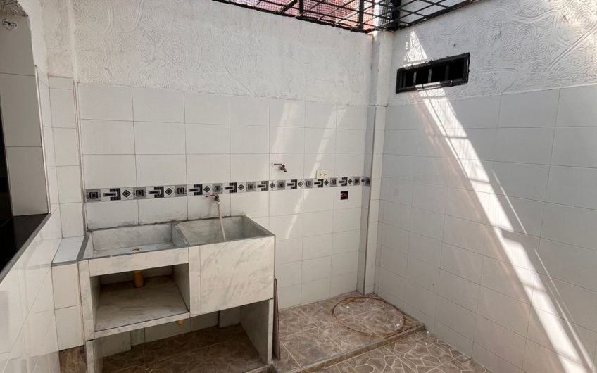 SE VENDE CASA – TERCER MILENIO