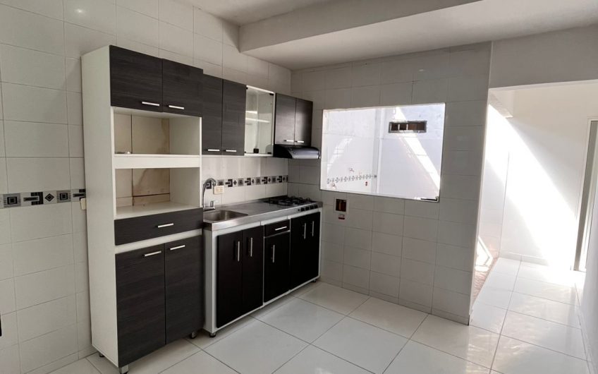 SE VENDE CASA – TERCER MILENIO
