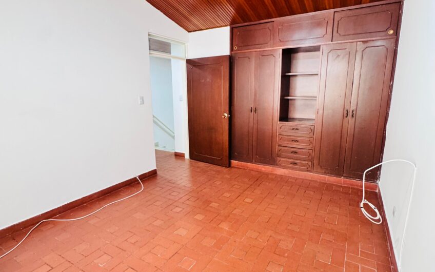 CASA EN LA GAITANA