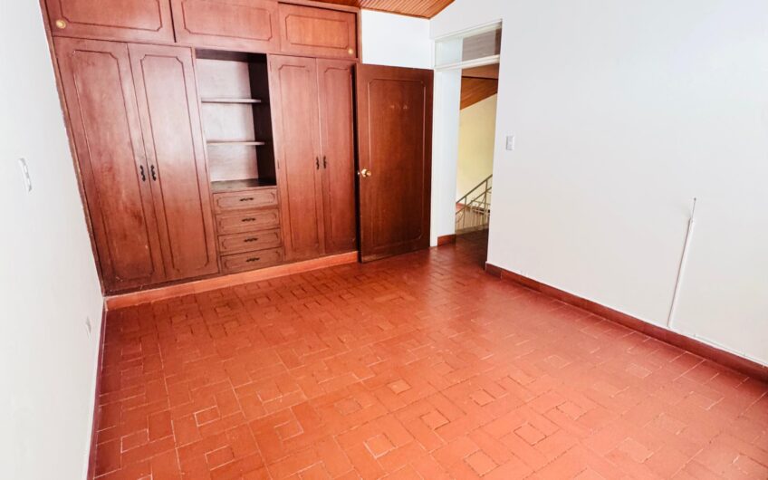 CASA EN LA GAITANA