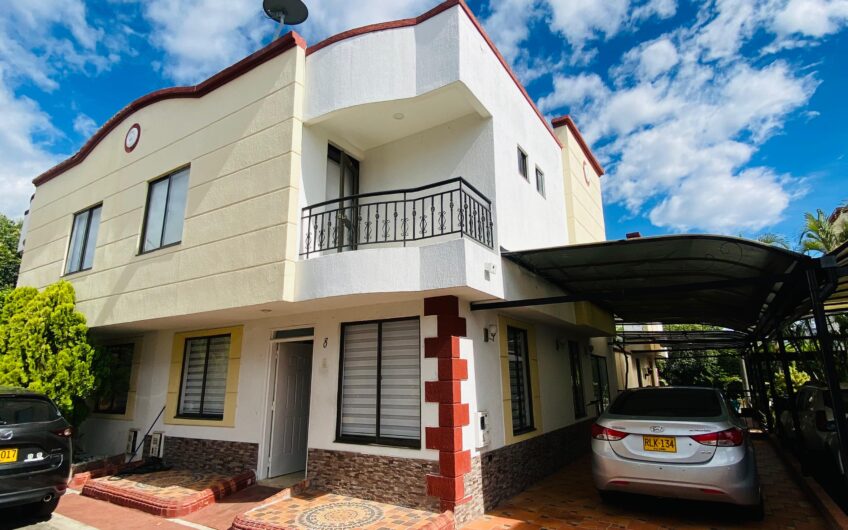 SE VENDE CASA EN CONJUNTO CEIBA REAL
