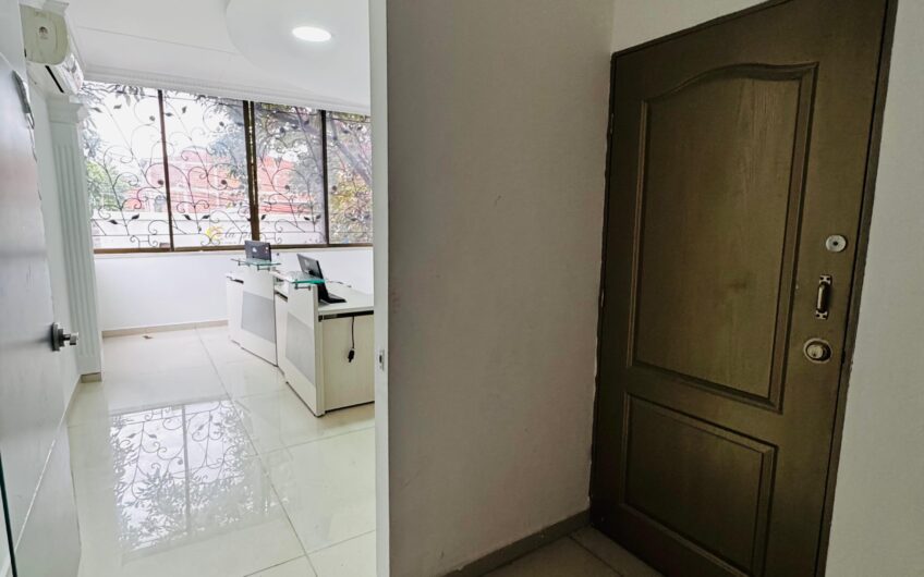 🏡✨ ¡SE ARRIENDA INCREÍBLE INMUEBLE EN EL CENTRO DE LA CIUDAD! ✨🏡