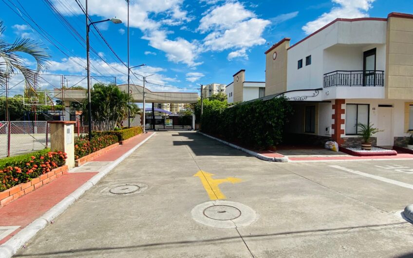 SE VENDE CASA EN CONJUNTO CEIBA REAL