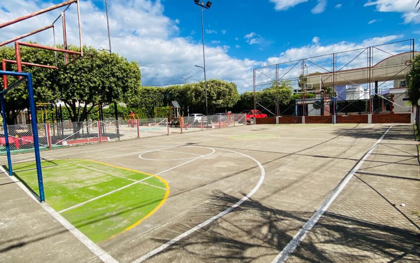 SE VENDE CASA EN CONJUNTO CEIBA REAL