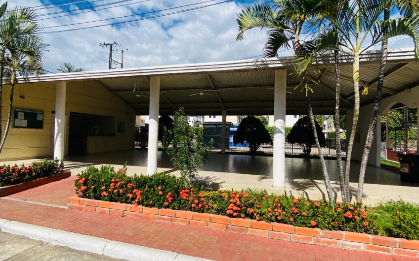 SE VENDE CASA EN CONJUNTO CEIBA REAL