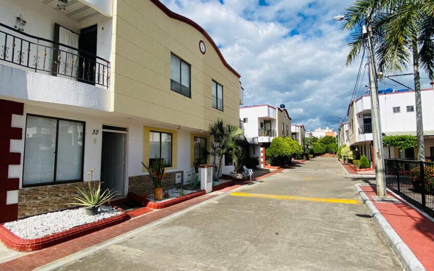 SE VENDE CASA EN CONJUNTO CEIBA REAL