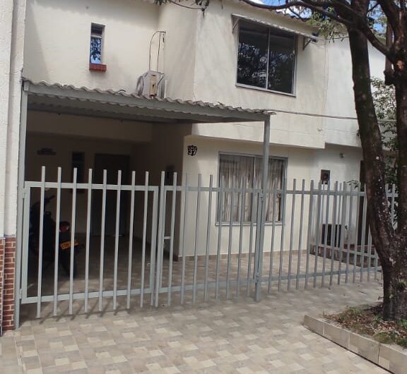 SE ARRIENDA CASA EN CONDOMINIO ANDALUCIA 4 ETAPA