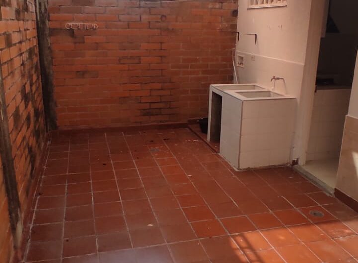 SE ARRIENDA CASA EN MANZANARES AL SUR DE LA CIUDAD