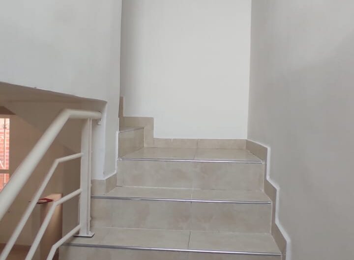 SE ARRIENDA CASA EN MANZANARES AL SUR DE LA CIUDAD