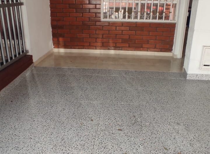SE ARRIENDA CASA EN MANZANARES AL SUR DE LA CIUDAD