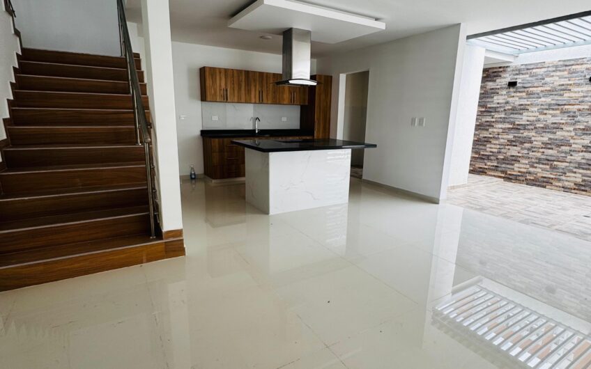 ¡Espectacular Casa Esquinera en Venta – Villa Lucía 2!