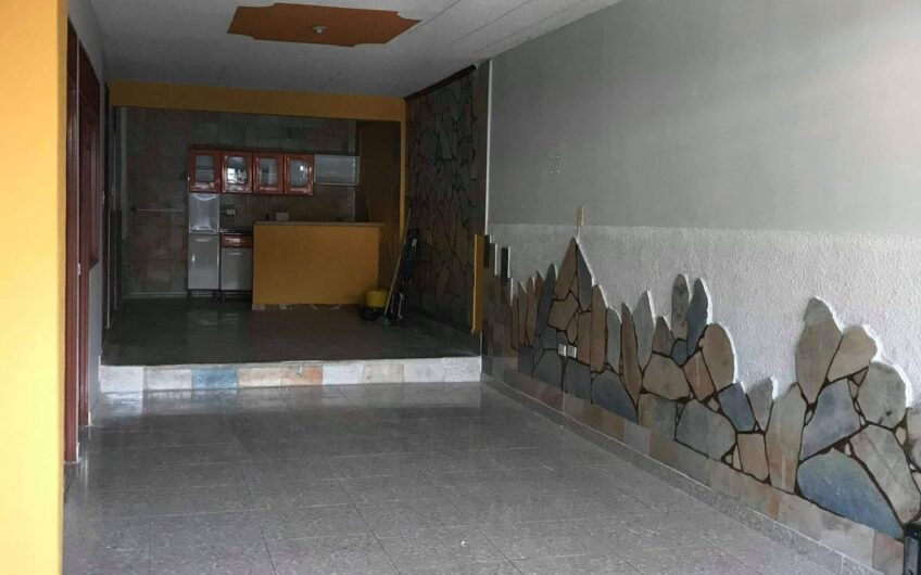 🏠 CASA DE 3 PLANTAS EN VENTA – EXCELENTE OPORTUNIDAD DE INVERSIÓN