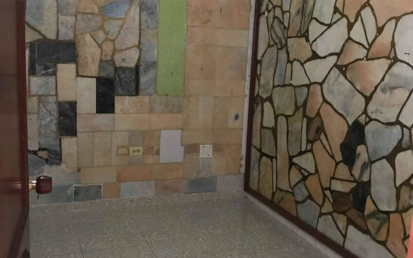 🏠 CASA DE 3 PLANTAS EN VENTA – EXCELENTE OPORTUNIDAD DE INVERSIÓN