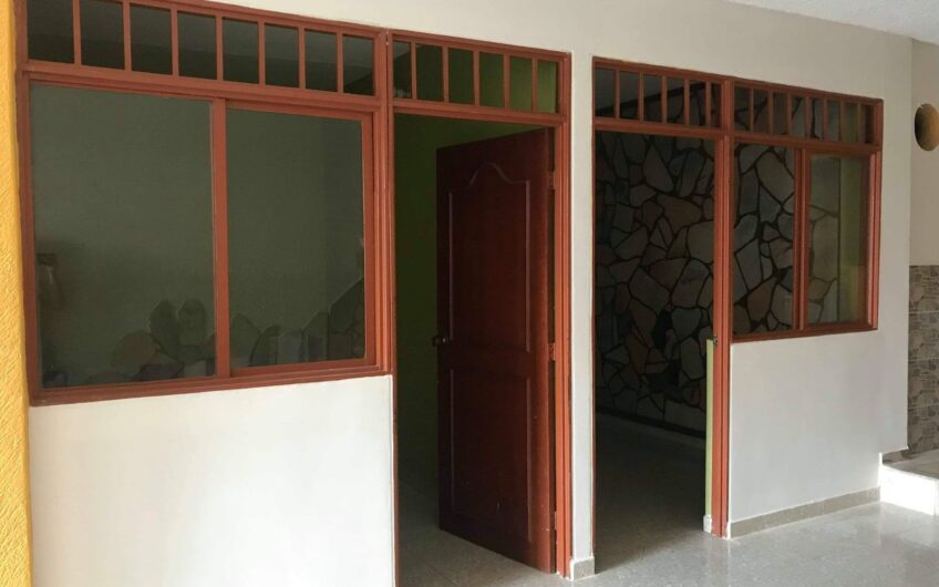🏠 CASA DE 3 PLANTAS EN VENTA – EXCELENTE OPORTUNIDAD DE INVERSIÓN