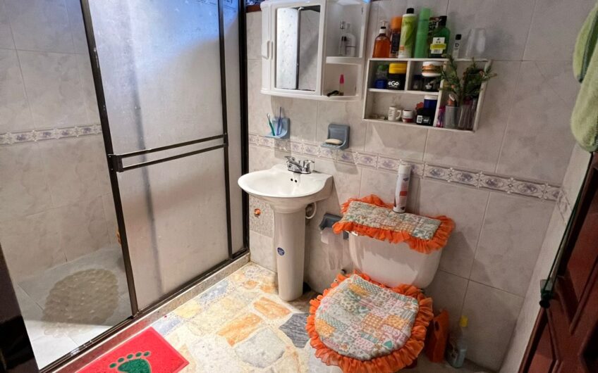 🏠 CASA DE 3 PLANTAS EN VENTA – EXCELENTE OPORTUNIDAD DE INVERSIÓN