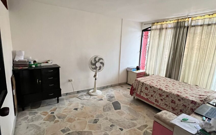 🏠 CASA DE 3 PLANTAS EN VENTA – EXCELENTE OPORTUNIDAD DE INVERSIÓN