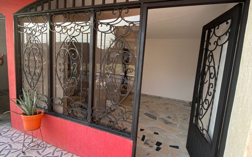 🏠 CASA DE 3 PLANTAS EN VENTA – EXCELENTE OPORTUNIDAD DE INVERSIÓN