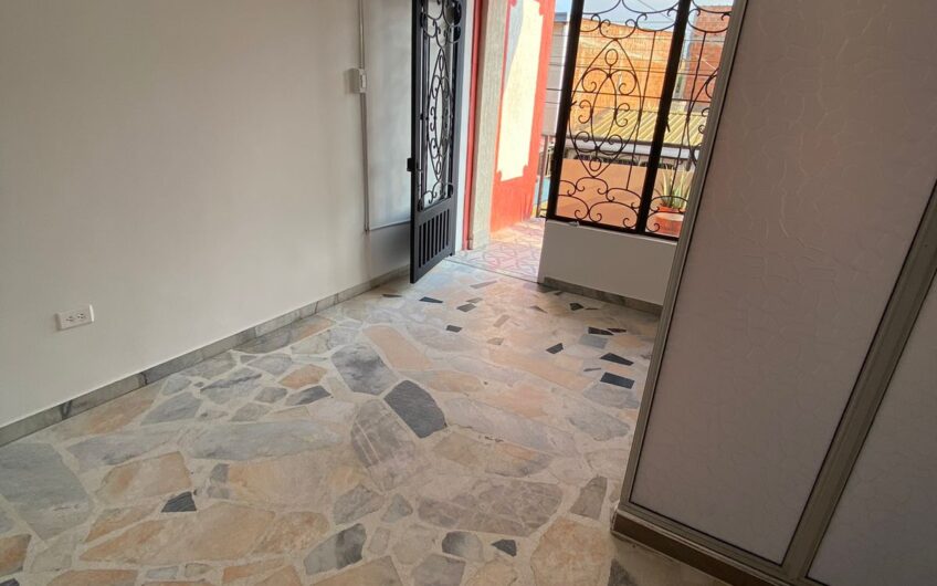 🏠 CASA DE 3 PLANTAS EN VENTA – EXCELENTE OPORTUNIDAD DE INVERSIÓN