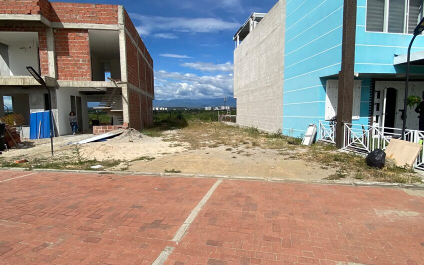 ¡LOTE EN VENTA EN COLINAS DEL IGUÁ!