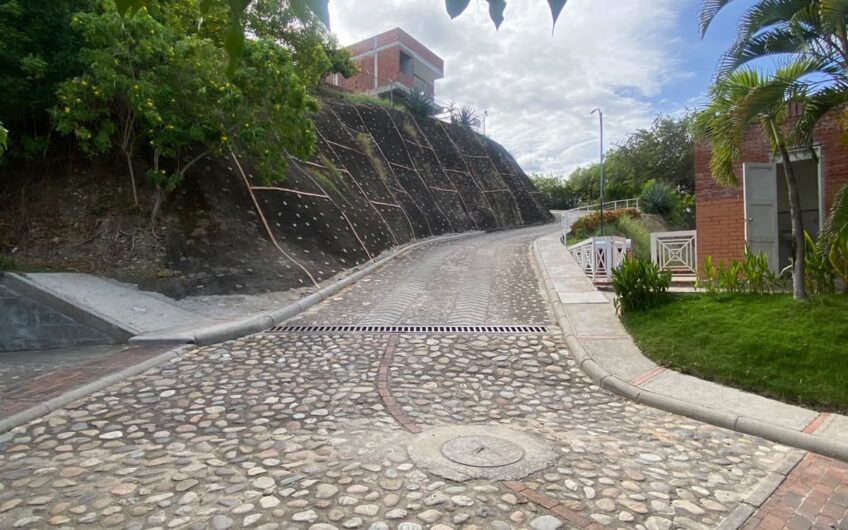 ¡LOTE EN VENTA EN COLINAS DEL IGUÁ!