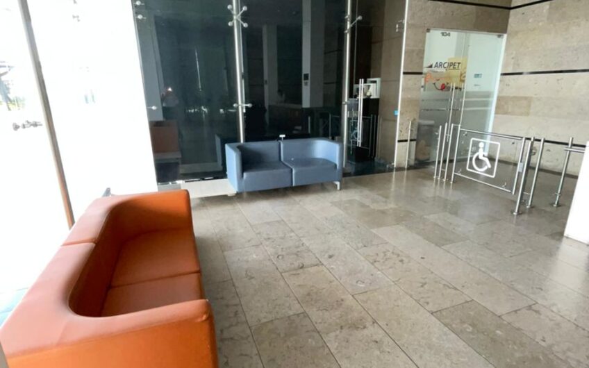 ¡OFICINA EN ARRIENDO EN EL EXCLUSIVO EDIFICIO PROHUILA