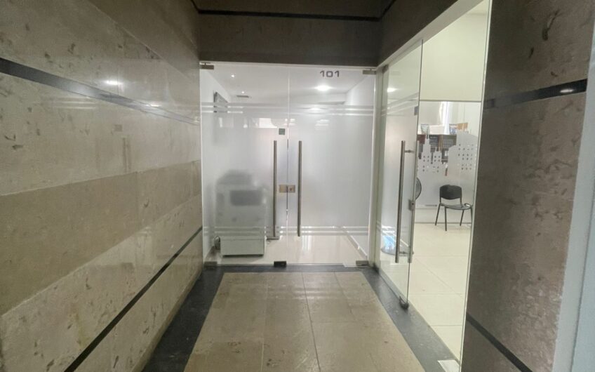 ¡OFICINA EN ARRIENDO EN EL EXCLUSIVO EDIFICIO PROHUILA