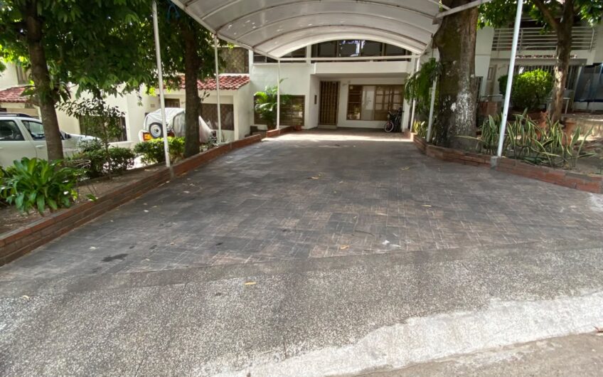 CASA EN VENTA – CONJUNTO LA GAITANA